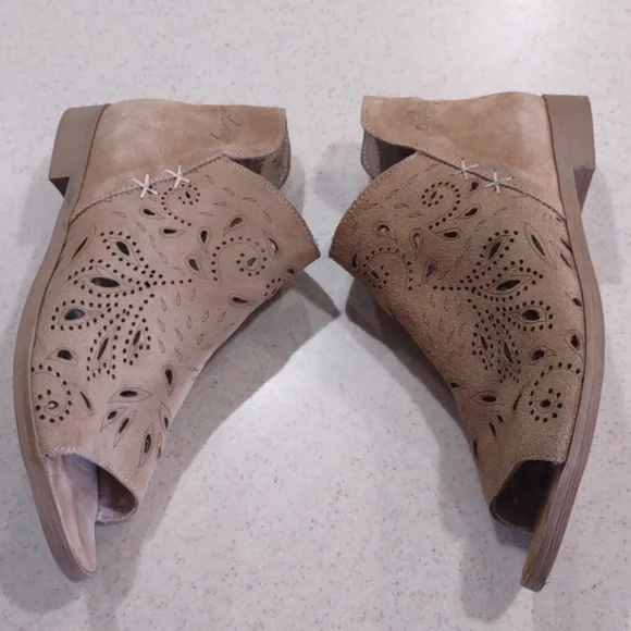 Coolway Tan Nelia Perforated Leather Side Zip Peep Toe Shoes Size 41/US 10 EUC - Picture 5 of 14